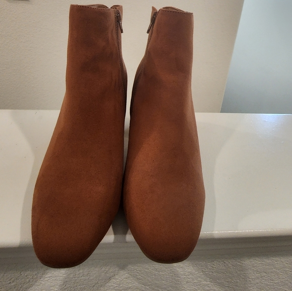 Nwot suede booties - Picture 6 of 6